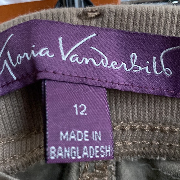 Gloria Vanderbilt Shorts - Picture 3 of 4